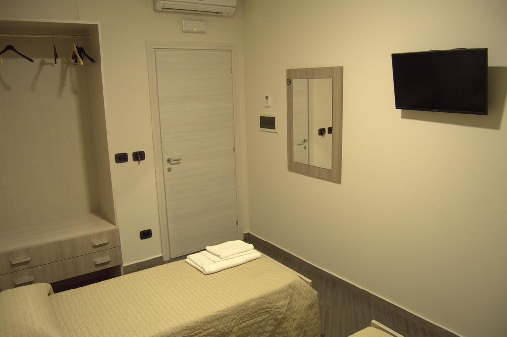 Civico 83 Bed & Breakfast Reggio di Calabria Bagian luar foto